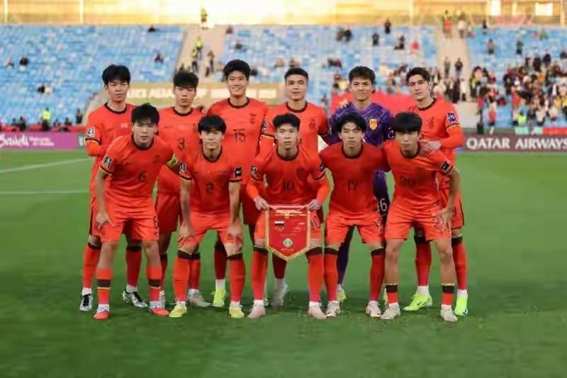 世界杯-U23亚洲杯国足取得(dé)历史性(xìng)突破，主帅安东尼奧(ào)却遭炮轰，换人莫名其妙，一(yī)人救了安东尼奧(ào)